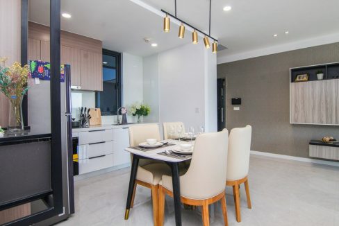 Luxury Two Bedrooms Apartment for Rent In BKK1 (5)