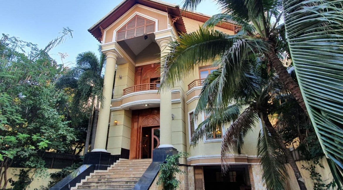 Nice Villa For Rent in Good Location Phnom Penh Near BKK1 (1)