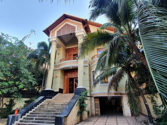 Nice Villa For Rent in Good Location Phnom Penh Near BKK1 (1)