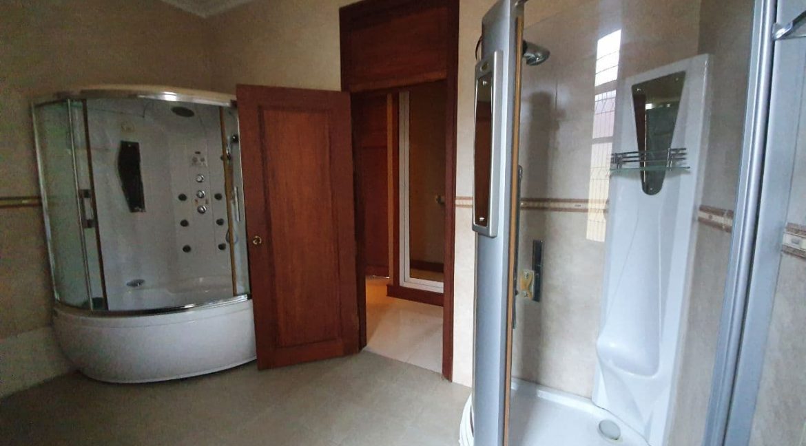 Nice Villa For Rent in Good Location Phnom Penh Near BKK1 (10)