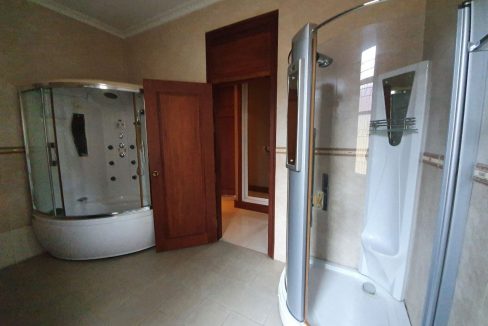Nice Villa For Rent in Good Location Phnom Penh Near BKK1 (10)
