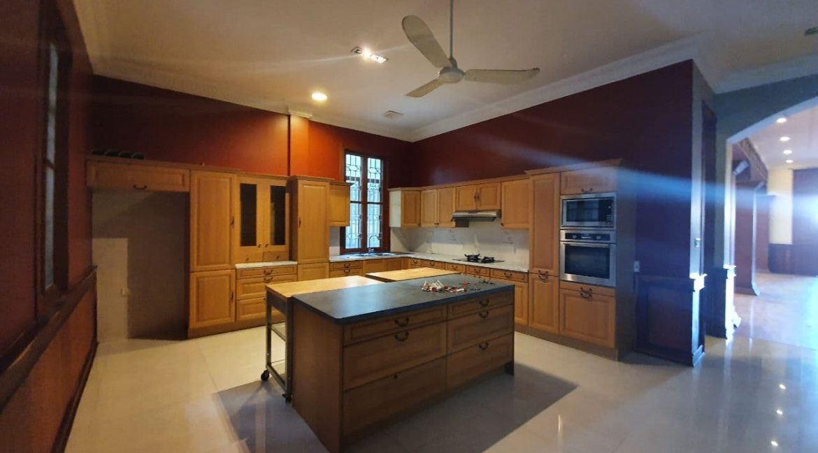 Nice Villa For Rent in Good Location Phnom Penh Near BKK1 (4)
