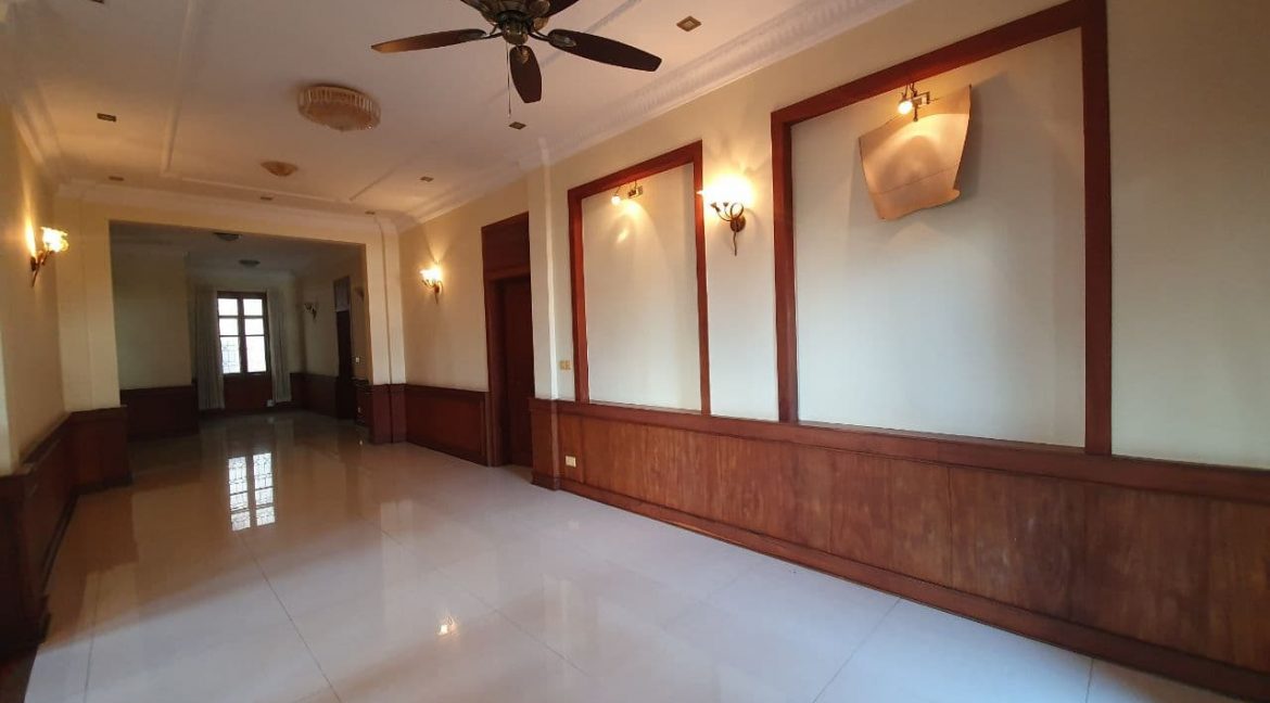 Nice Villa For Rent in Good Location Phnom Penh Near BKK1 (9)
