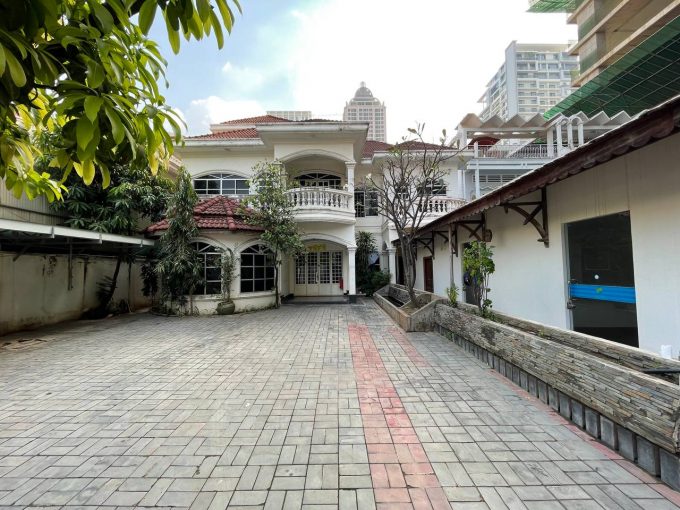 Villa for Rent with Best location in Bkk1 (1)