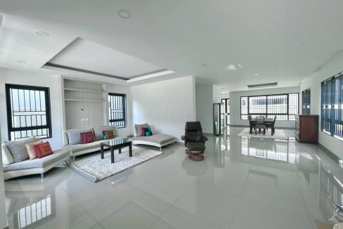 Modern Queen Villa for rent with Best Location in Dangkao (5)