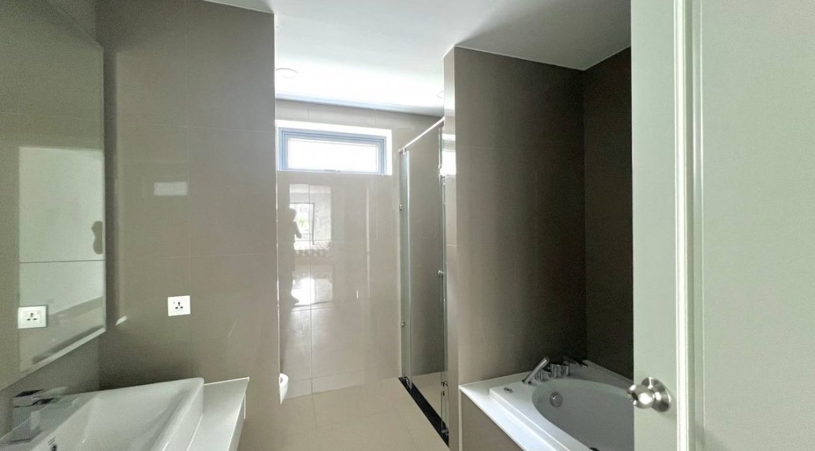 Modern Queen Villa for rent with Best Location in Dangkao (9)
