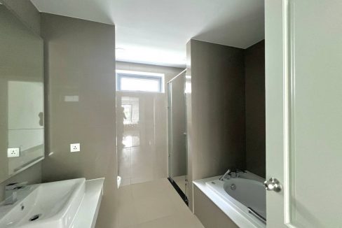 Modern Queen Villa for rent with Best Location in Dangkao (9)