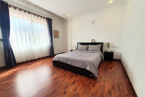 Modern Two Bedrooms Apartment for Rent in Bkk 1 (2)