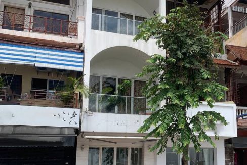 Shophouse for Rent with good location in Daun Penh (1)