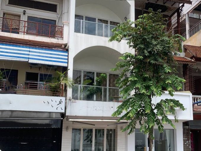 Shophouse for Rent with good location in Daun Penh (1)