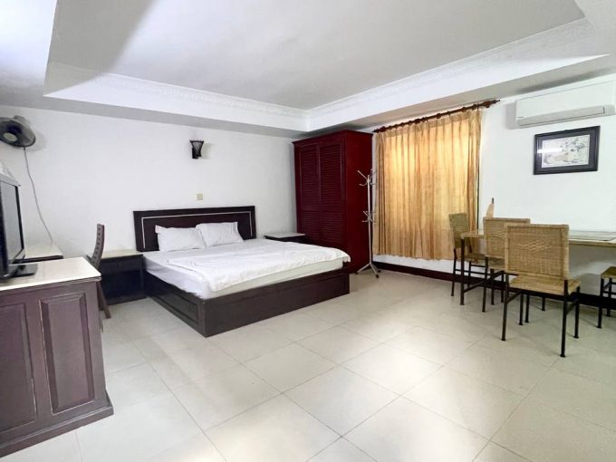 Studio Bedroom Apartment with Very Nice Location In Daun Penh (1)