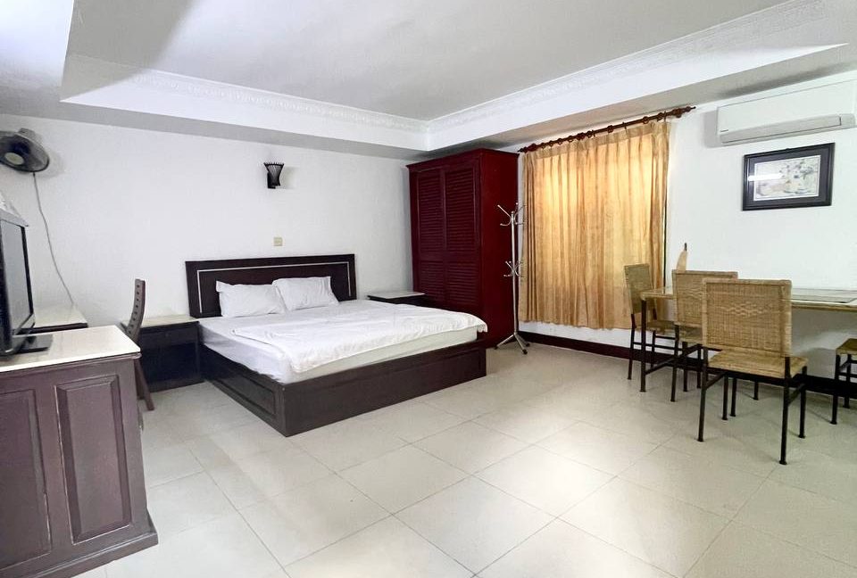 Studio Bedroom Apartment with Very Nice Location In Daun Penh (1)