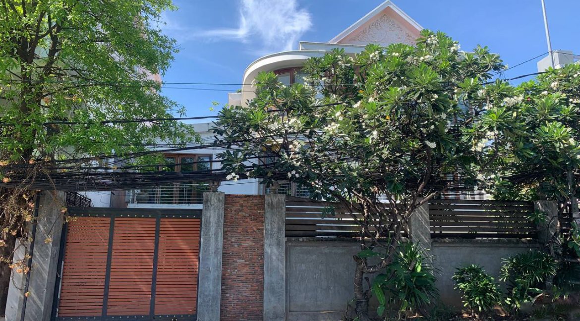 Villa for Rent with Best location in Bkk 1 (1)