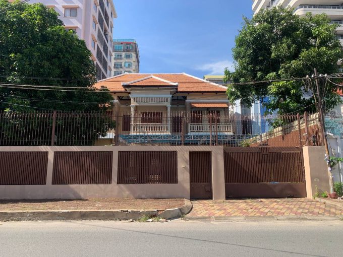 Villa for Rent with Best location in Bkk 1 (1)
