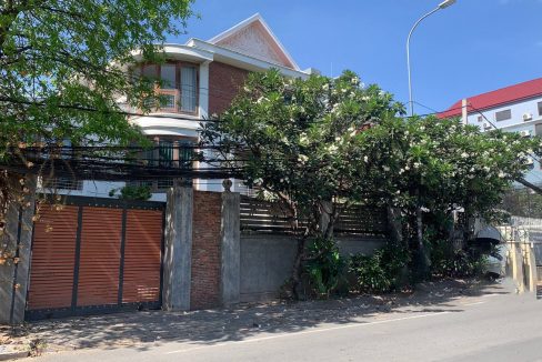 Villa for Rent with Best location in Bkk 1 (2)