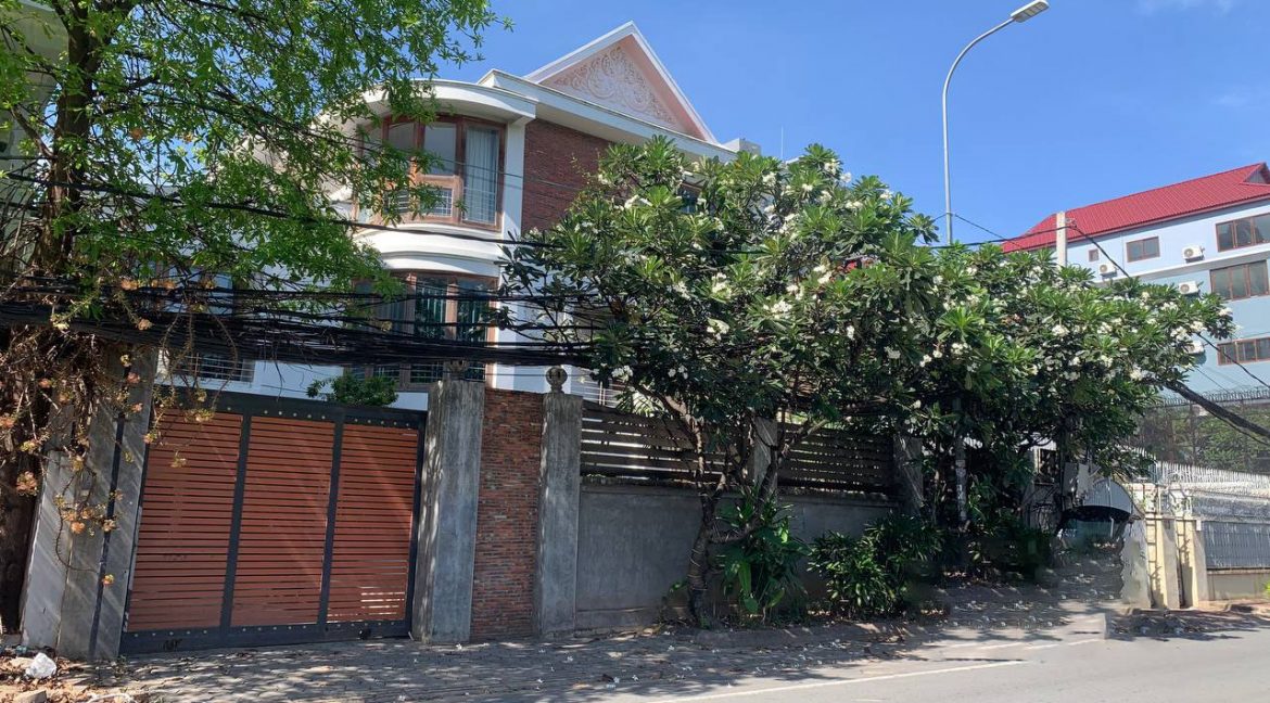 Villa for Rent with Best location in Bkk 1 (3)