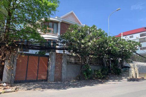 Villa for Rent with Best location in Bkk 1 (3)