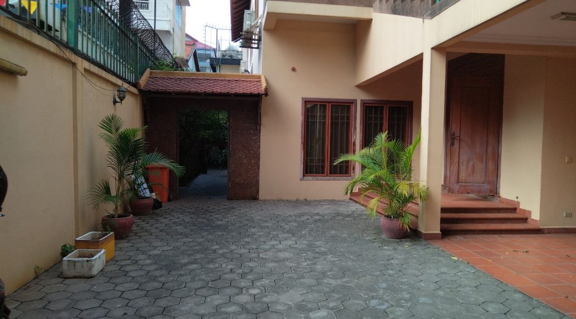 Villa for Rent with Best location in Bkk 1 (4)