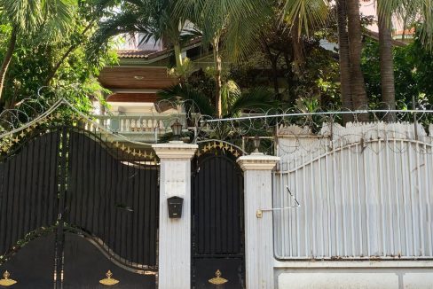 Villa for Rent with Best location in Khan Boeng Keng Kang (2)