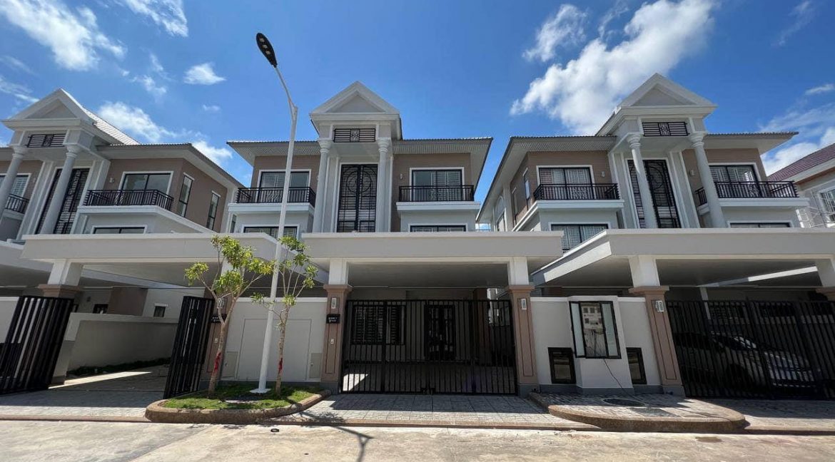 Twin A Villa For Sale In Borey Peng Huoth Boeng Snor (1)