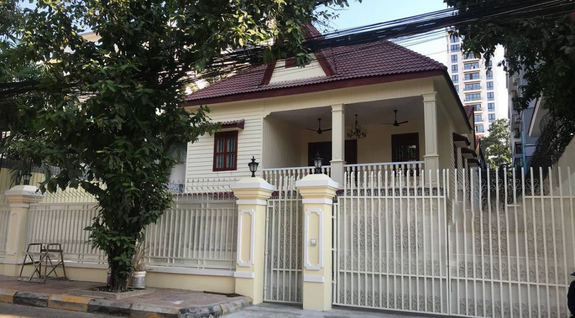 Villa for Rent with Best location in Bkk1 (1)