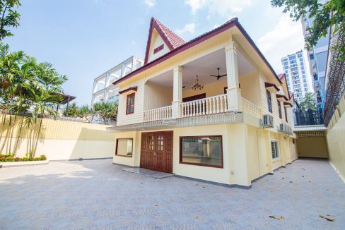 Villa for Rent with Best location in Bkk1 (3)