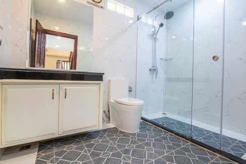 Villa for Rent with Best location in Bkk1 (9)