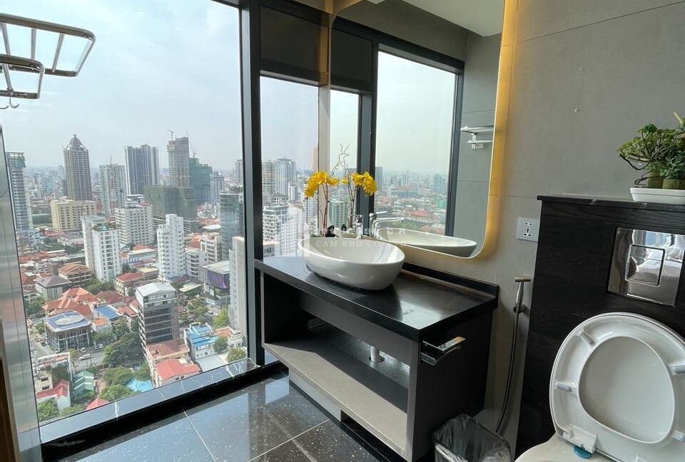 Luxury 3-Bedroom Penthouse for Sale in Phnom Penh Bathroom